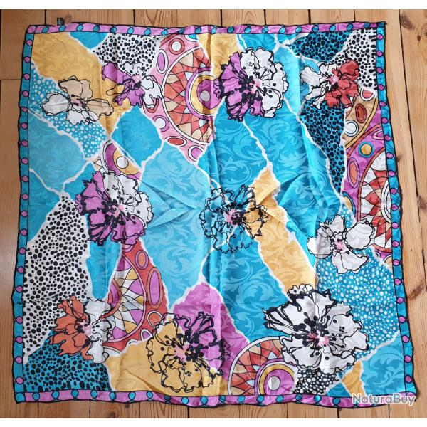 Carr de mousseline de soie Christian Martin bleu dans sa pochette d'origine