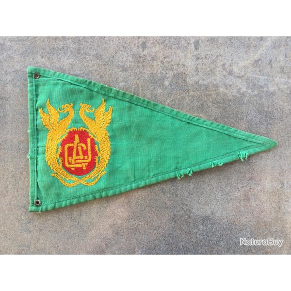 Ancien fanion tissu brod�