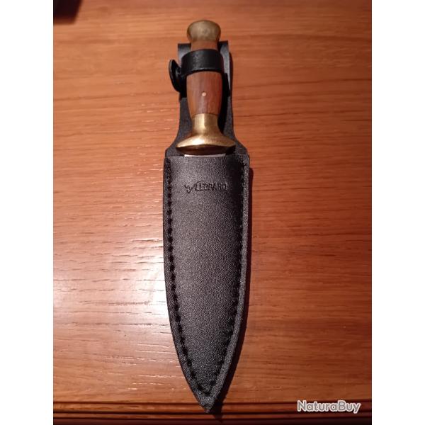 Dague de chasse L�opard avec son etui Voir Photos