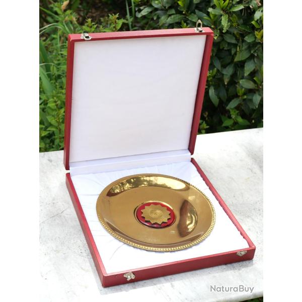 Plateau dor� �crin RDA DDR Allemagne Est ann�es 70 Plateau r�compense VOPO Volk Polizei rSDC24SOV002