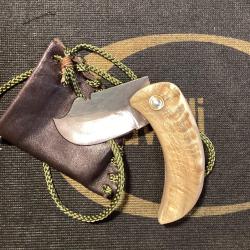 Petit curnicciolu couteau avec etui tour de cou