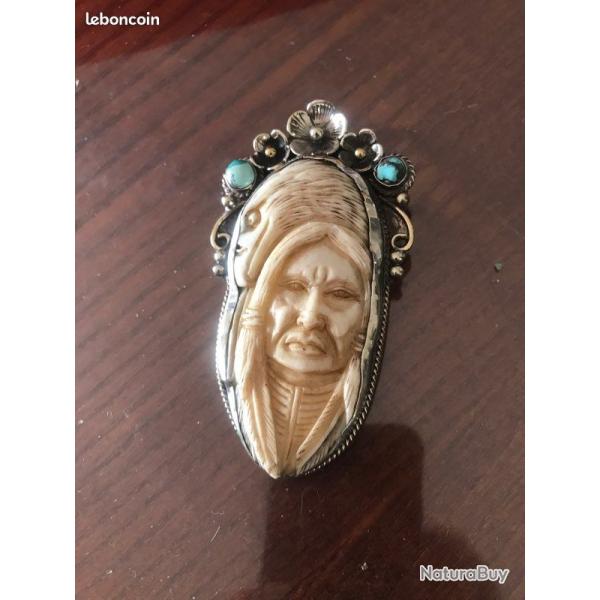 grand pendentif t�te indien et aigle os de buffle sur argent repouss� - pierres turquoises