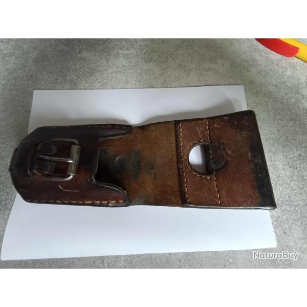 Vend Gousset pour ba�onnette de Pionnier  suisse