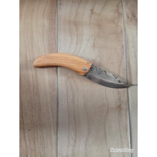 Couteau pliant deux clous lame forge en acier carbone bois d'olivier