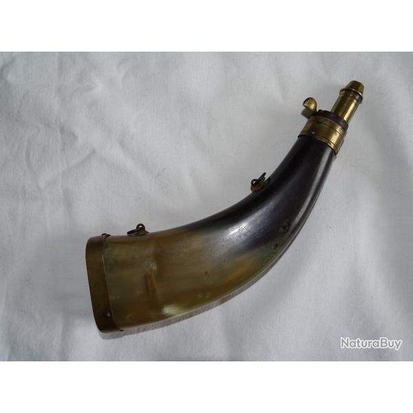 Poire � poudre en corne