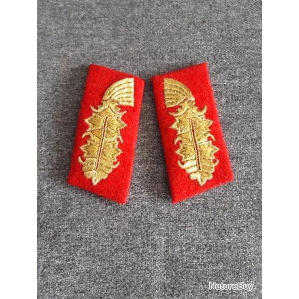 PAIRE DE PATTES DE COL DE GENERAL