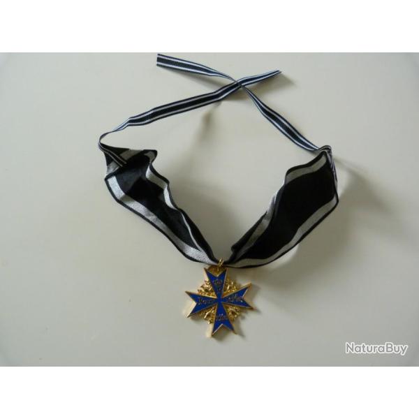 TRES BELLE REPRODUCTION DE LA MEDAILLE "POUR LE MERITE" MODELE DORE