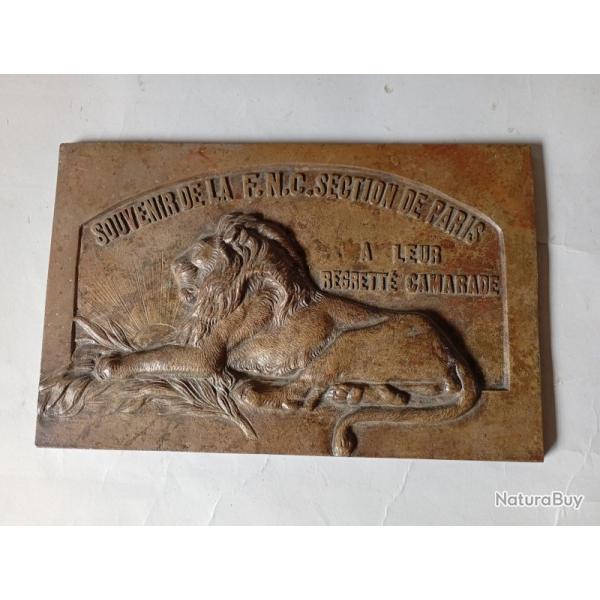 PLAQUE EN BRONZE SOUVENIR DE LA F.N.C. SECTION DE PARIS A LEUR REGRETTE CAMARADE