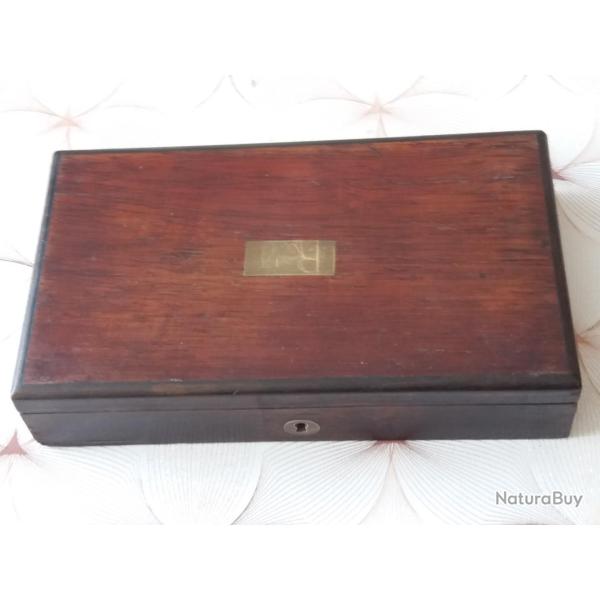 TRES BEAU PETIT COFFRET EN BOIS POUR ARME ANCIENNE