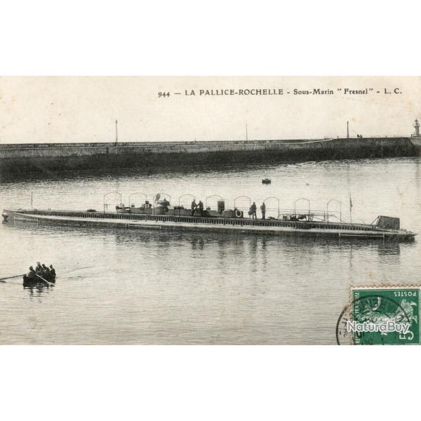 CPA - Marine de Guerre - LA PALLICE - ROCHELLE - Sous - Marin " FRESNEL " N�1572