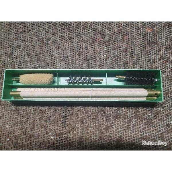 n�c�ssaire de nettoyage calibre 12  ( baguette bois + 3 brosses)