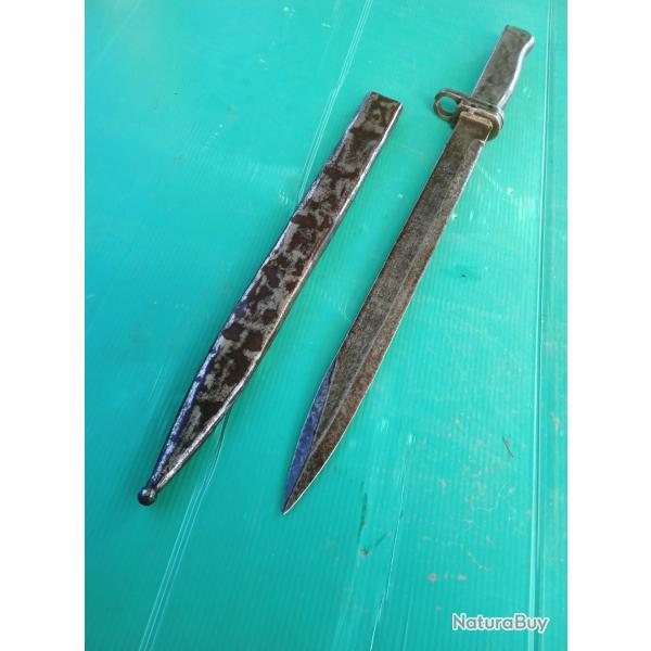 BAIONNETTE ERSATZ  WW1  AVEC SON FOURREAU  .