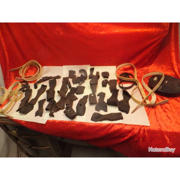 Piece dtacher de porte baonnettes  divers le tout en trs mauvais tat,  sangle divers