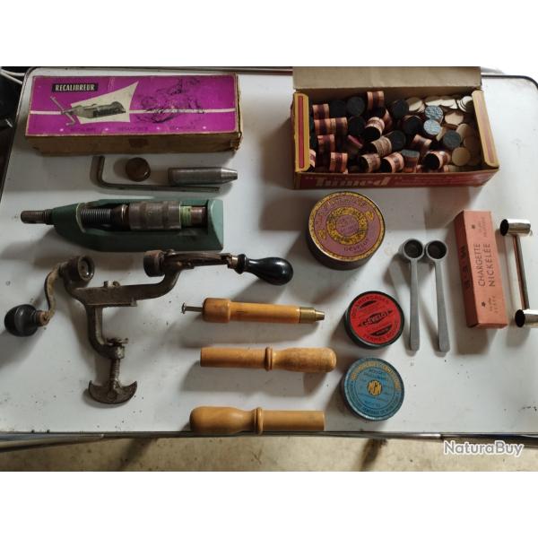 Ensemble d'outils ancien pour fabriquer des cartouches