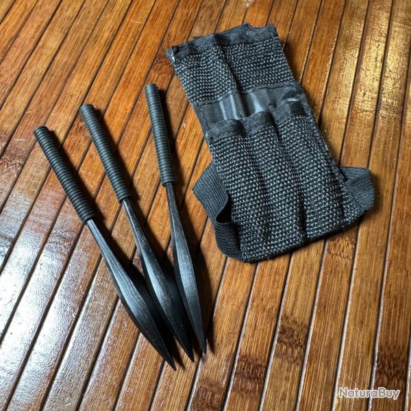 3 COUTEAUX - PIQUES DE LANCER DANS LEUR TUIS NEUF