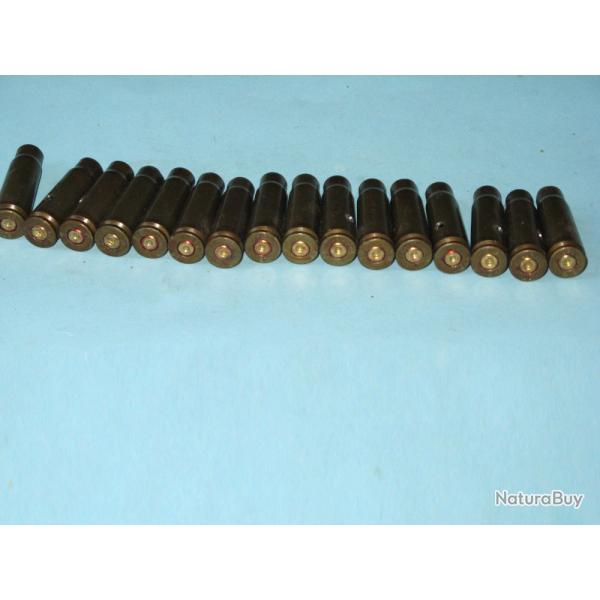 Kalashnikov ; Lot de 16 �tuis / douilles neutralis�es et bo�te de 7,62 x 39 acier.
