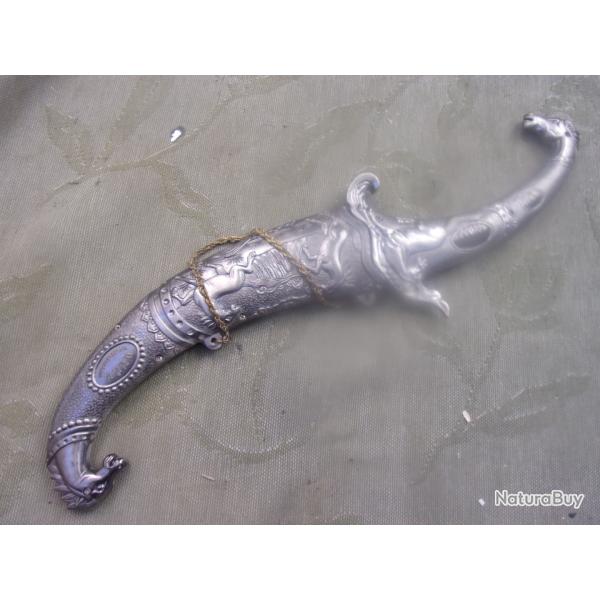 un couteau d�coratif  39 cm
