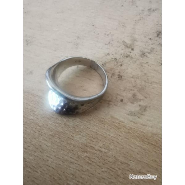 Bague en argent.