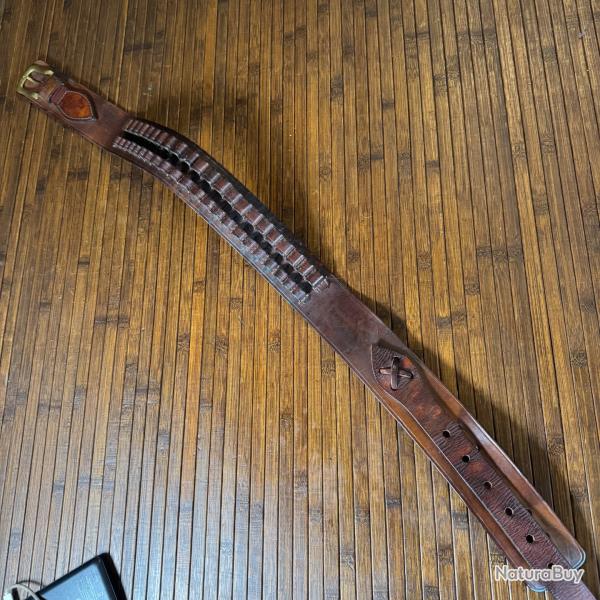 CEINTURON EN CUIR DE BELLE QUALIT� CARTOUCHI�RE 22 CARTOUCHES A BALLES