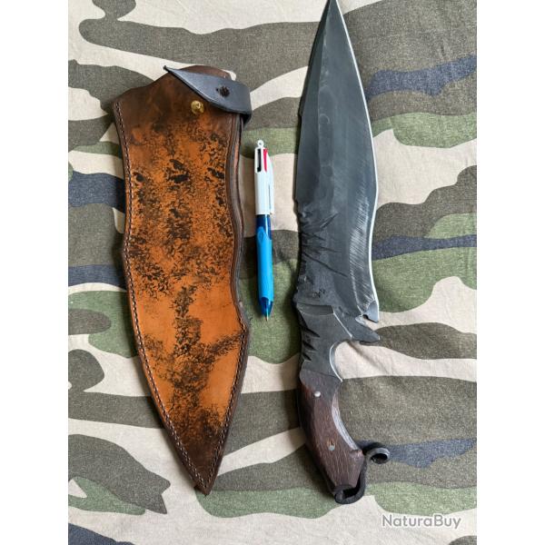 Trs grand couteau chasse/bushcraft artisanal forg +tui en cuir