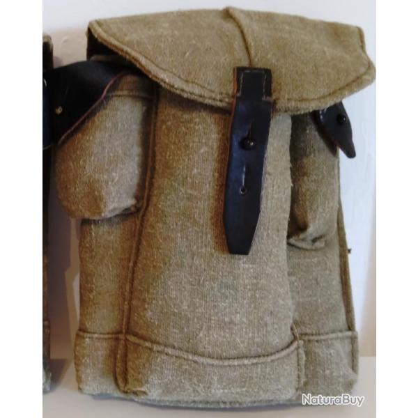 Porte-chargeurs AK-47 p�riode guerre froide de l'arm�e Tch�coslovaque en excellent �tat. N�2.