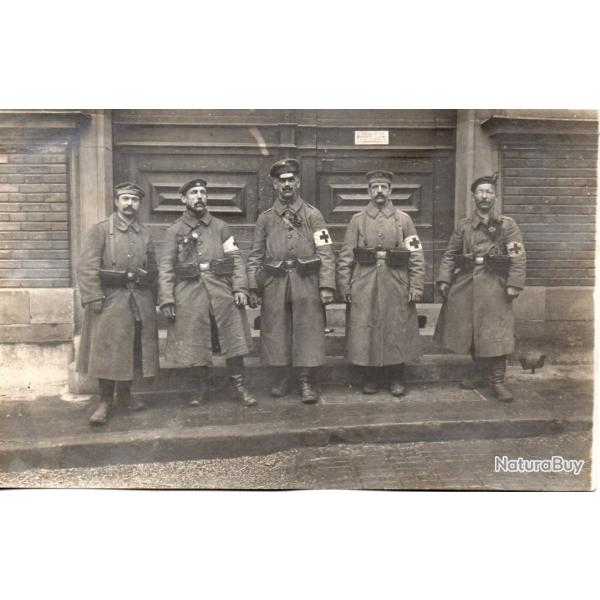 CPA -un groupe Soldat Allemand - Infirmier guerre14/18 N�1584