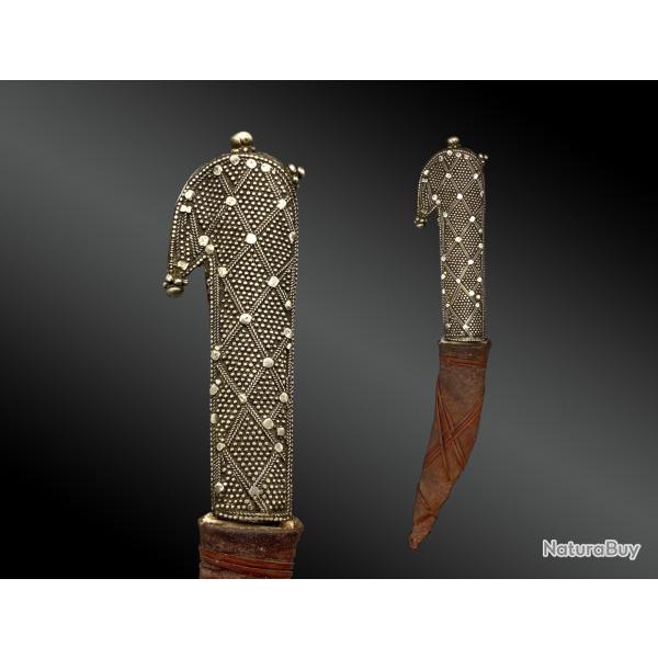 DAGUE YEMENITE, KHADAAM. Poign�e aux clous d'argent Y�men, d�but XX�me si�cle