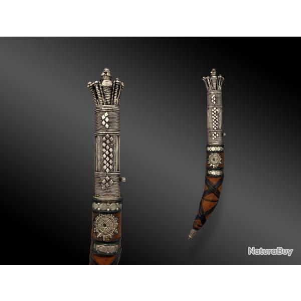 DAGUE YEMENITE, KHADAAM. Poign�e en argent Y�men, d�but XX�me si�cle