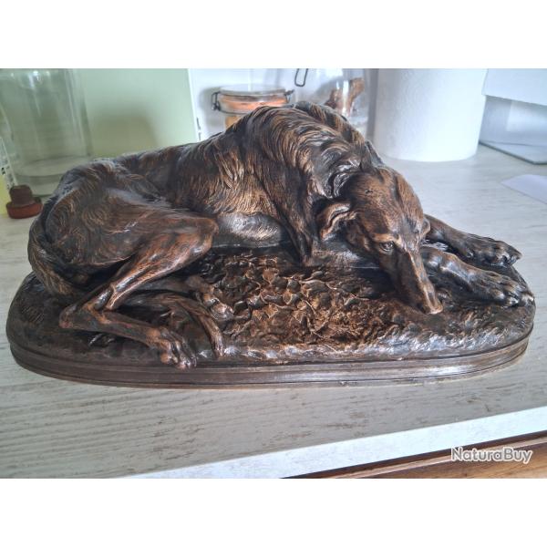 Chien l�vrier en bronze sign� Cayrard Poids 5kg , dimensions 30 x 15 x 10 cm