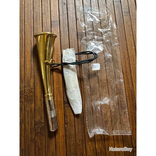 CORNE D'APPEL EN LAITON NEUF 16 cm lacet cuir