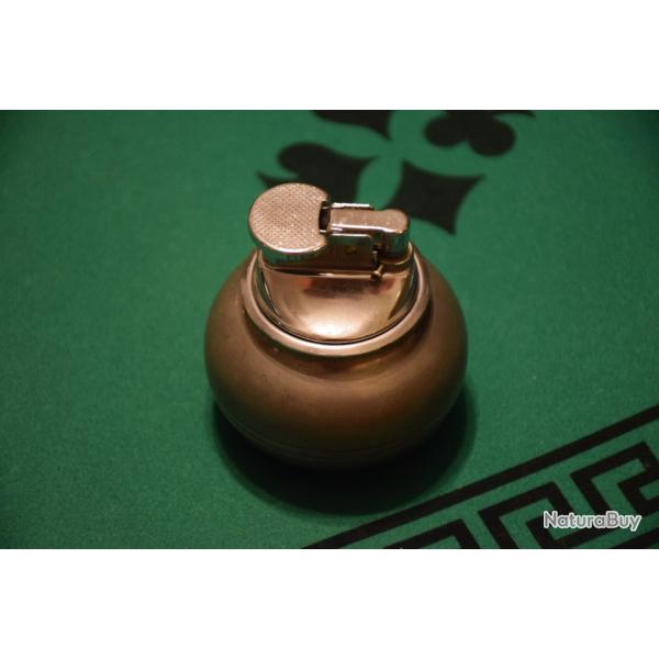 Briquet ancien de table ou de bureau en �tain