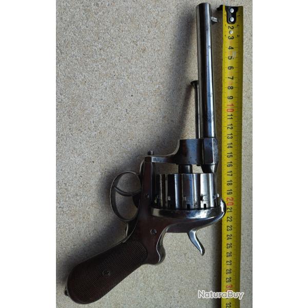 R�volver 12 coups 9 mm � broche.