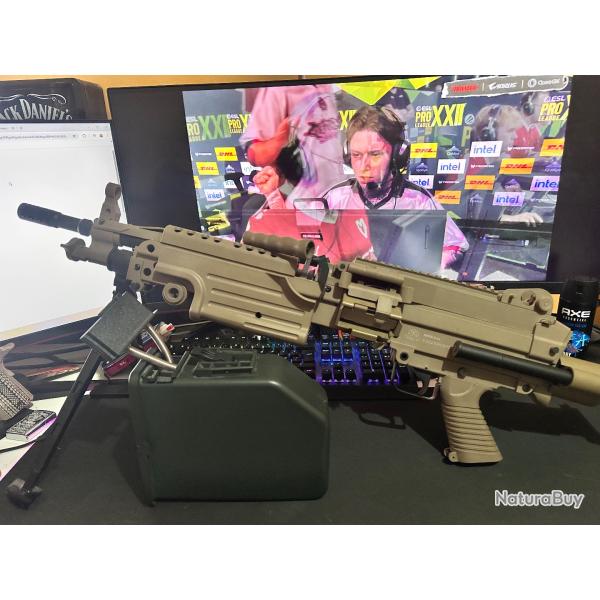 FN M249 PARA Tan AEG Polymre avec chargeur Ammobox 2400 bbs
