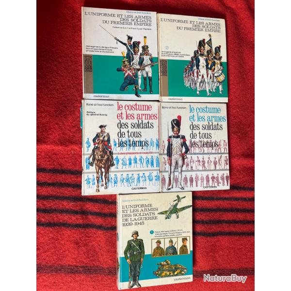 Lot de 5 livres le costume et les armes des soldats