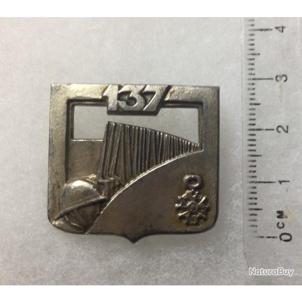FRANCE INFANTERIE Insigne 137� R.I.  R�giment d?Infanterie A.Bertrand embouti argent�?dos lisse