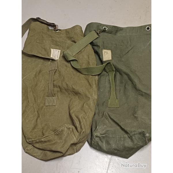 Lot de 2 sacs militaires de paquetage grand format en bon tat