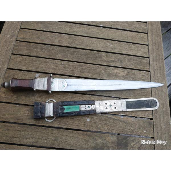 Superbe �p�e Touareg finement grav�e avec d�co argent ?