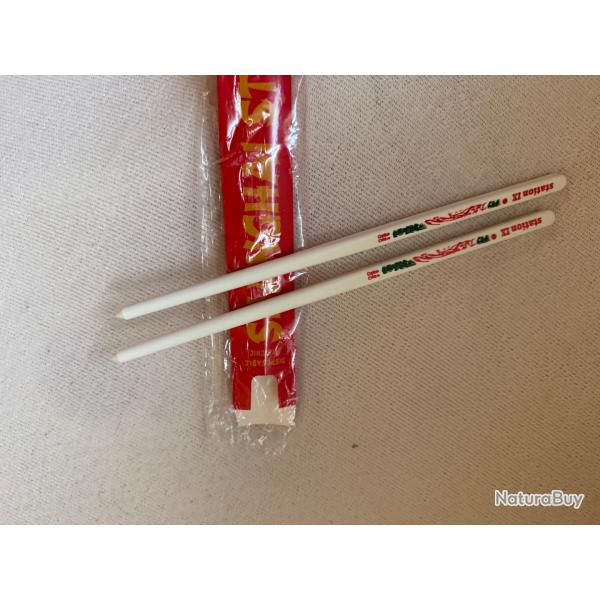 NUM�RO DIX - "Shanga� Sticks"