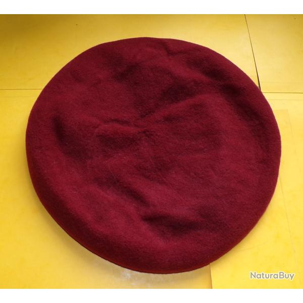 BERET ROUGE DES PARACHUTISTES DE L'ARMEE FRANCAISE , TAILLE 53 FABRICATION FRANCAISE DE 1982  ,BON E