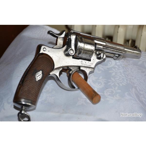 Rvolver  1873 CAL 11MM AVEC SON ETUI