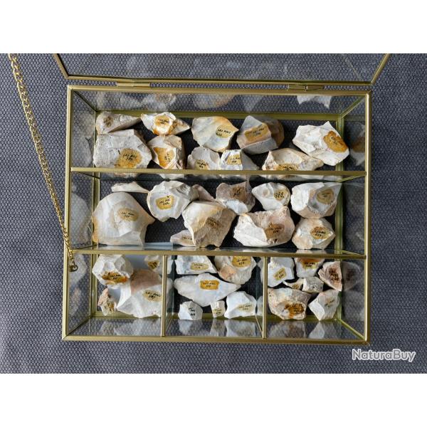 Ensemble de 36 silex blancs taill�s - du gisement Les "Pins" (for�t de Fontainebleau, sud Paris)