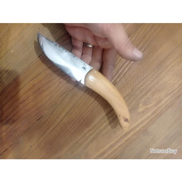 Couteau pliant deux clous lame forge en acier carbone bois de genvrier.