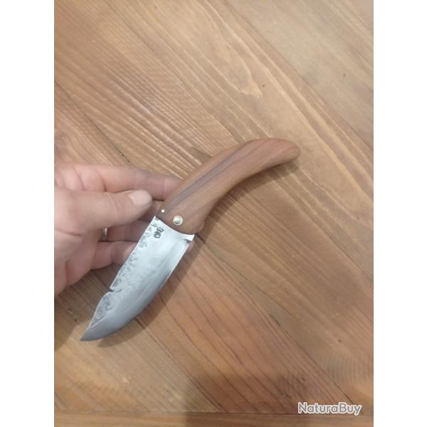 Couteau pliant deux clous lame forge en acier carbone et cocobolo.