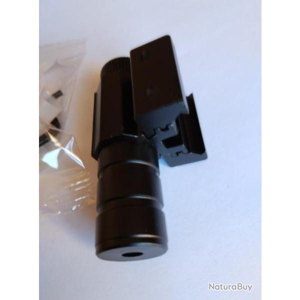 A SAISIR - Pointeur laser rouge, rail de 11mm ou 20mm par retournement.. NEUF
