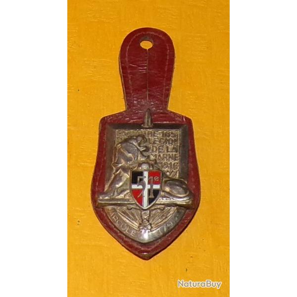 51� R�giment d'Infanterie, �cu, dos guilloch� embouti , �cu argent� lion tenant �cu noir rouge et cr
