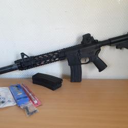 Vend M4 aeg avec accessoires et batterie