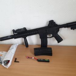 Vend M4 aeg avec accessoires et batterie