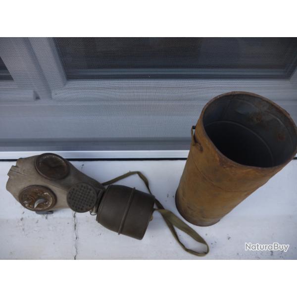 Masque � gaz arm�e francaise de 1938 et sa bo�te.