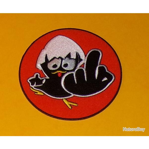 TISSU PATCH :�  CALIMERO ET LE DOIGT�  , DIAMETRE 9�CM , BON ETAT VOIR PHOTOS . POUR TOUT RENSEIGNEM