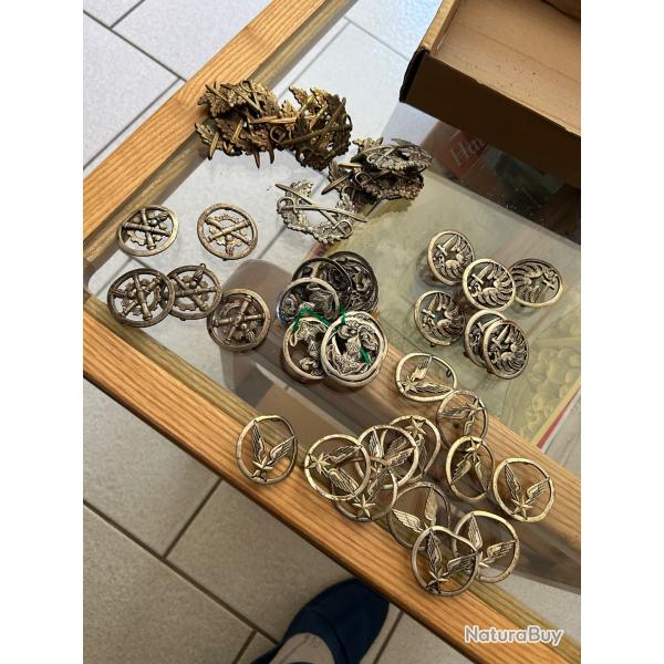 Gros lot insignes b�rets arm�e